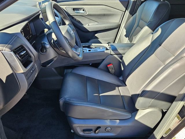 Certified 2025 Nissan Rogue SL w/ Tech Package FWD image 13