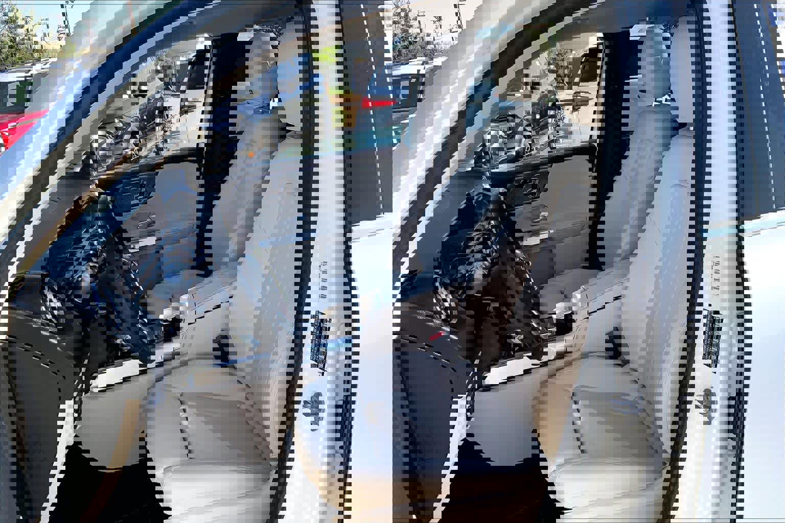 Used 2021 Mercedes-Benz GLB 250 w/ Premium Package image 8