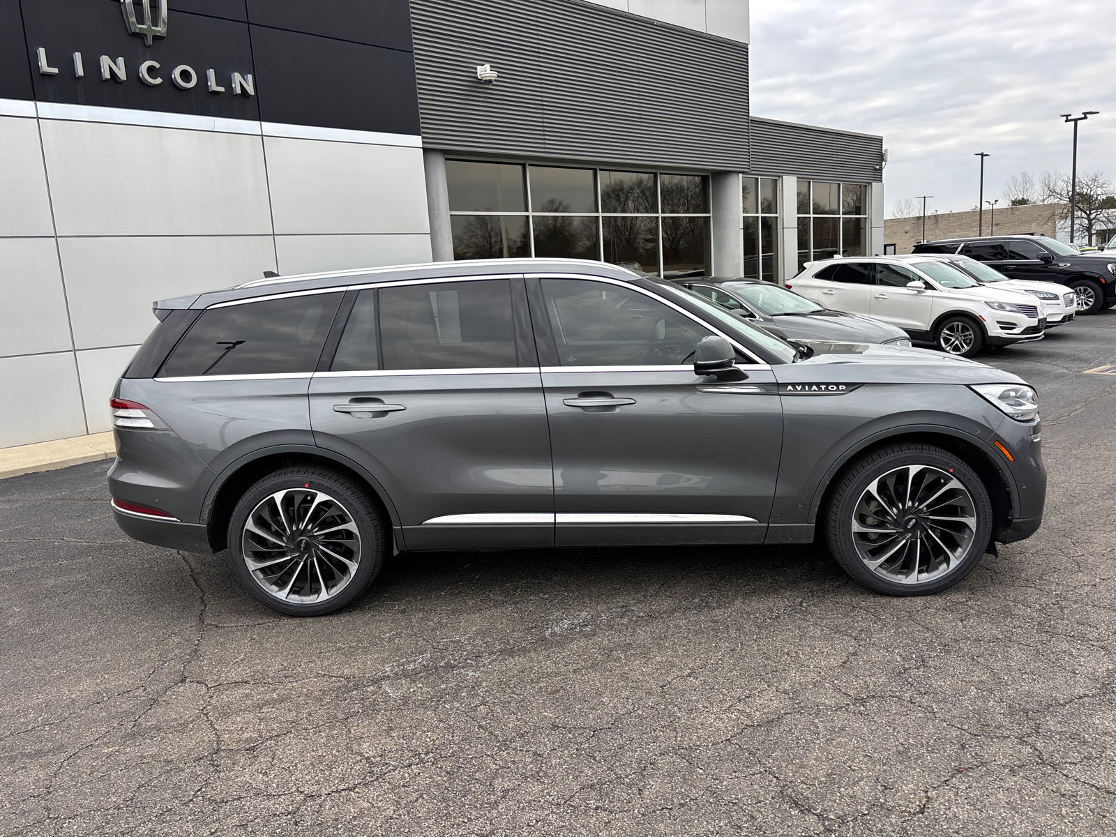 Certified 2023 Lincoln Aviator Reserve w/ Equipment Group 201A image 8