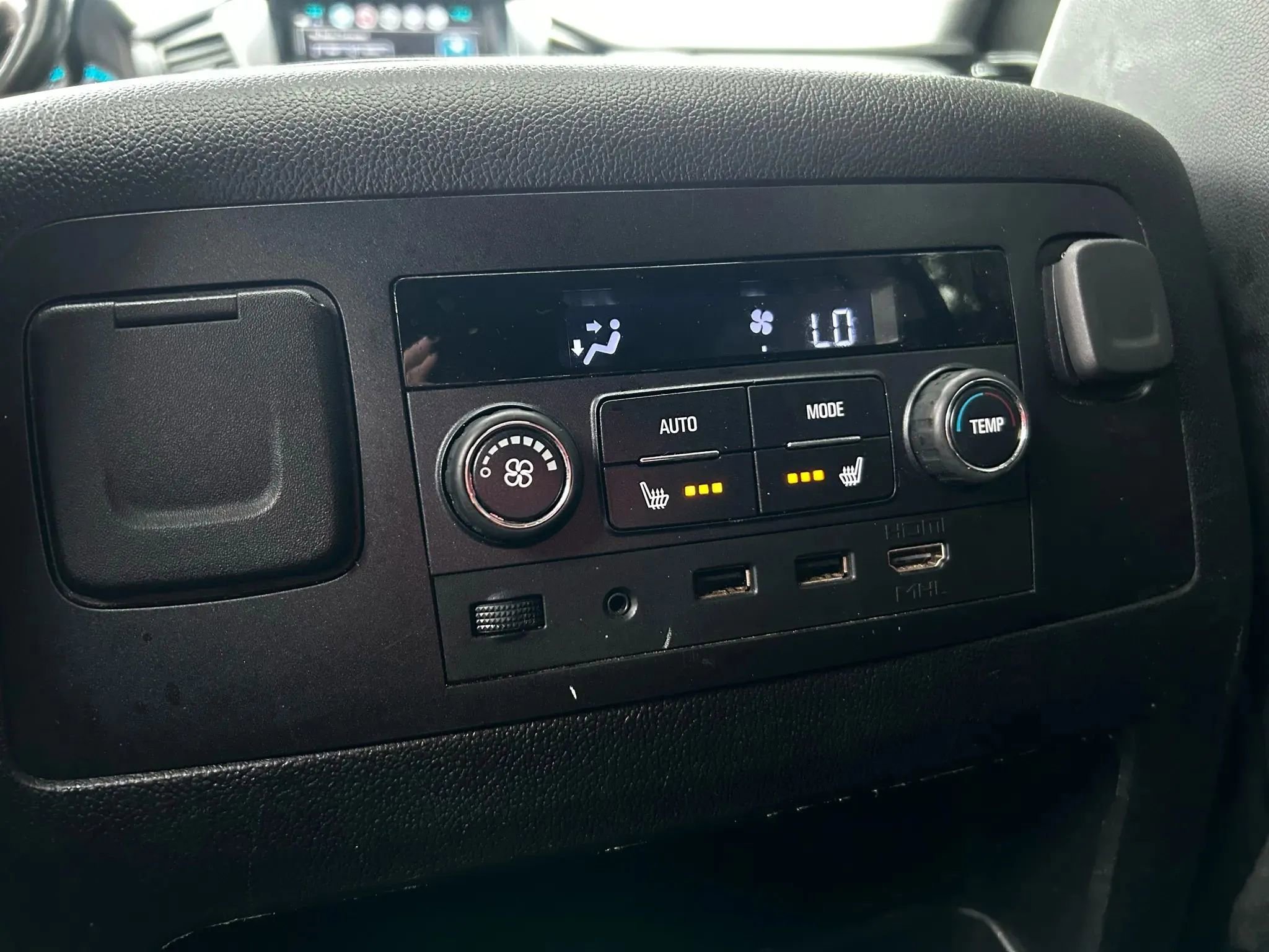 Used 2018 Chevrolet Suburban Premier image 39