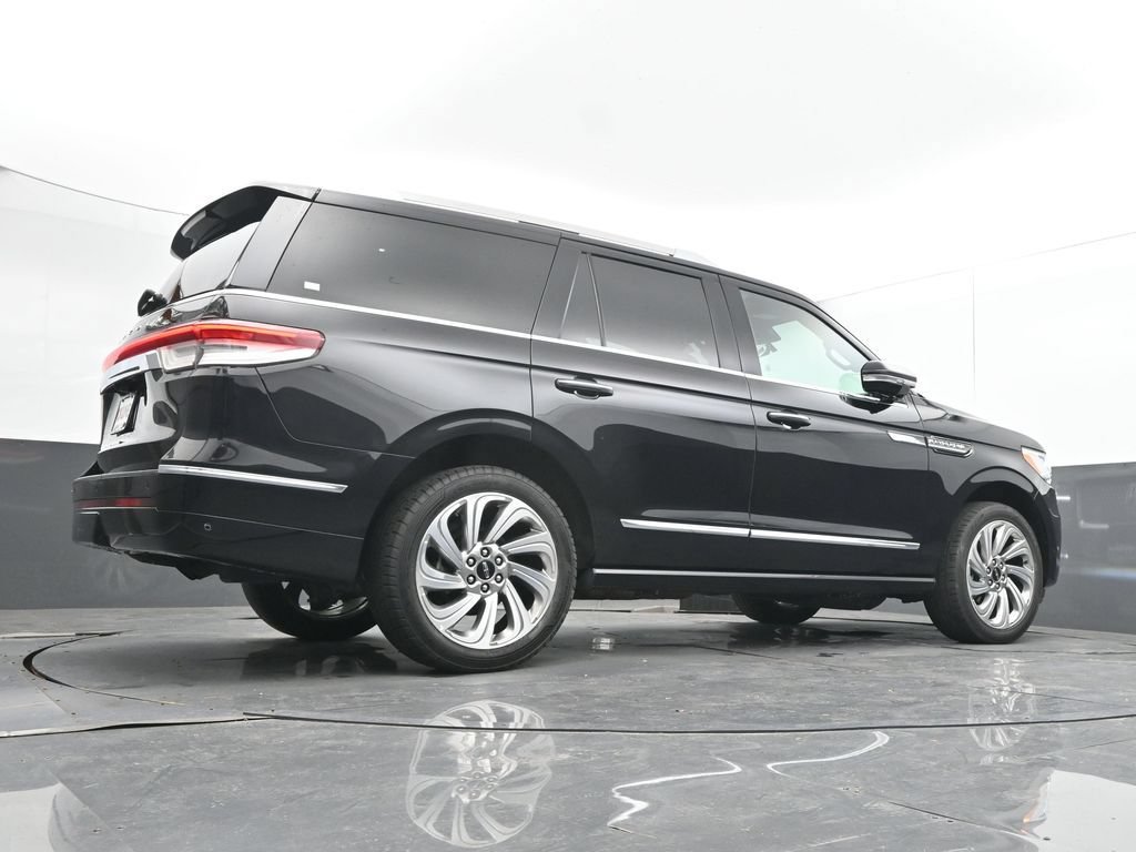 Used 2024 Lincoln Navigator Premiere AWD/4WD image 42
