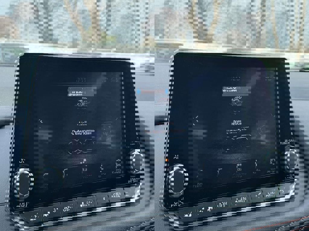 Certified 2025 Nissan Rogue SV image 12