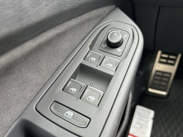 New 2026 Volkswagen GTI SE FWD image 21