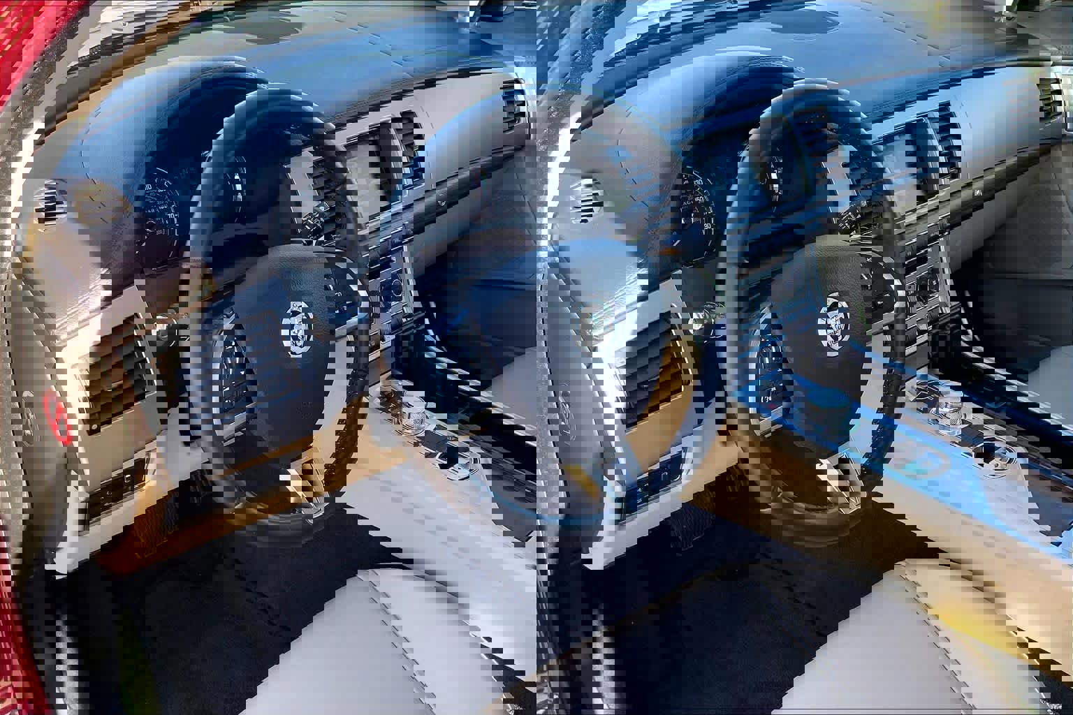 Used 2013 Jaguar XF 3.0 image 17