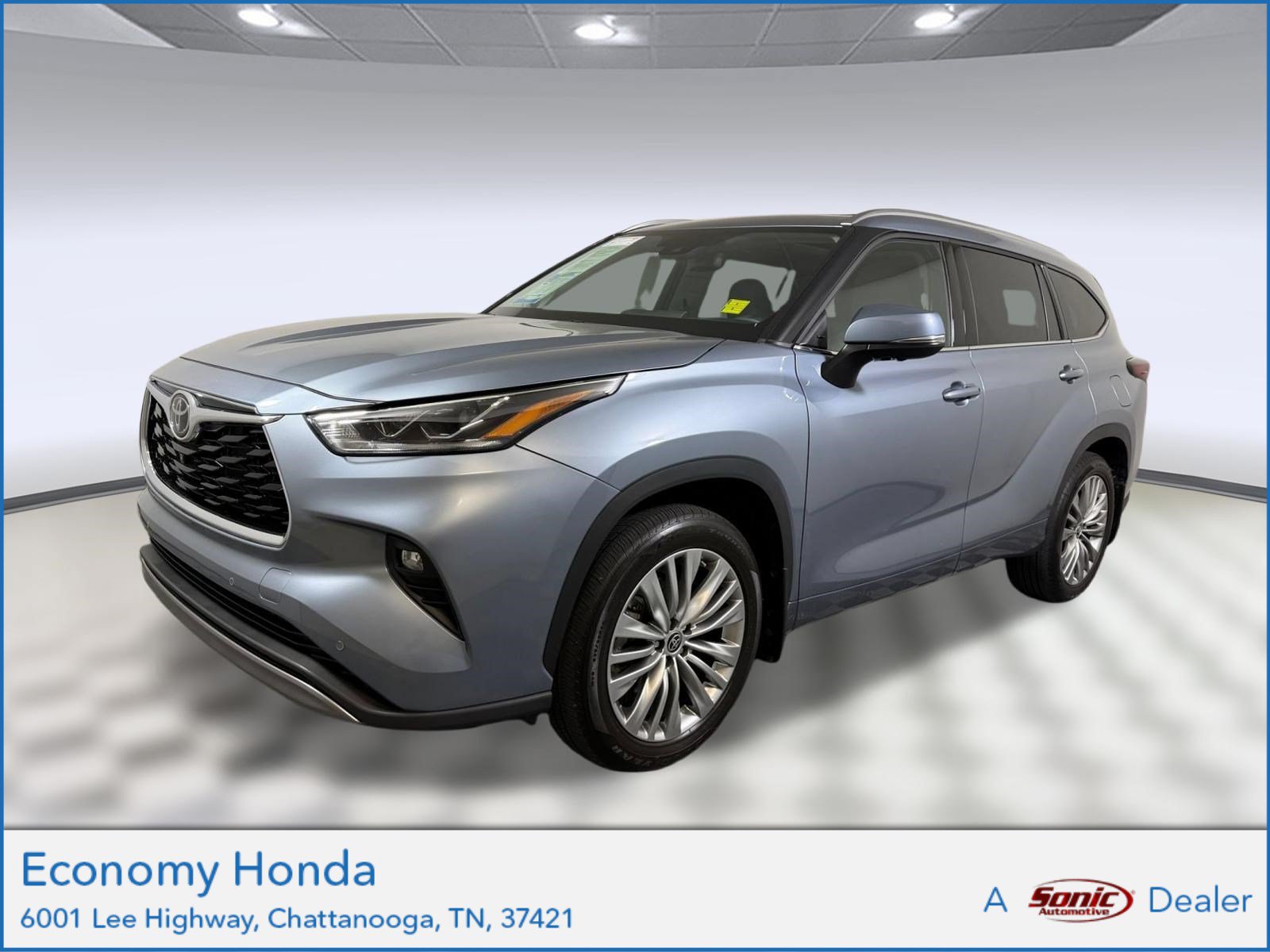 Used 2024 Toyota Highlander Platinum FWD image 1