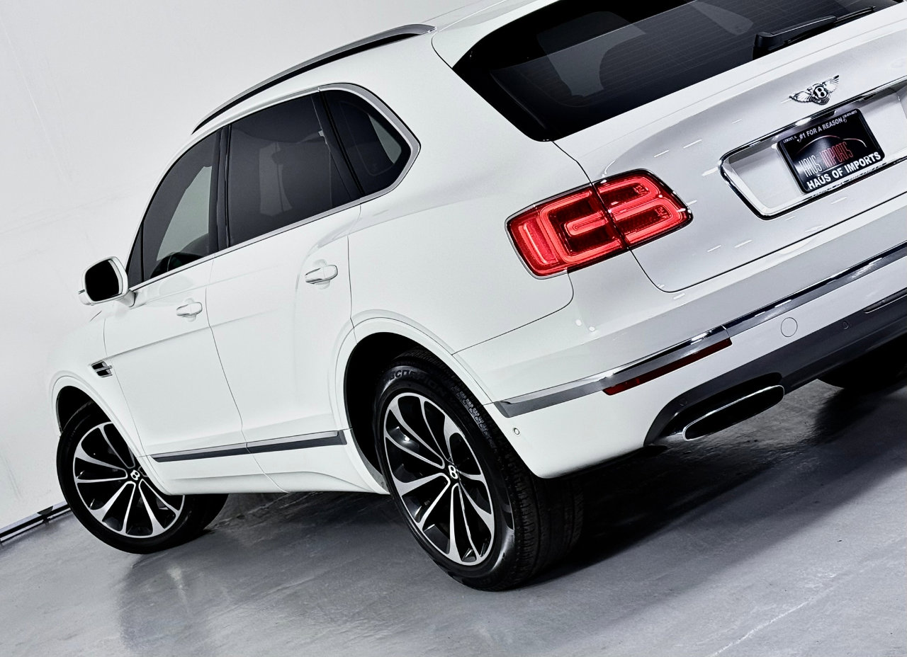 Used 2018 Bentley Bentayga image 13