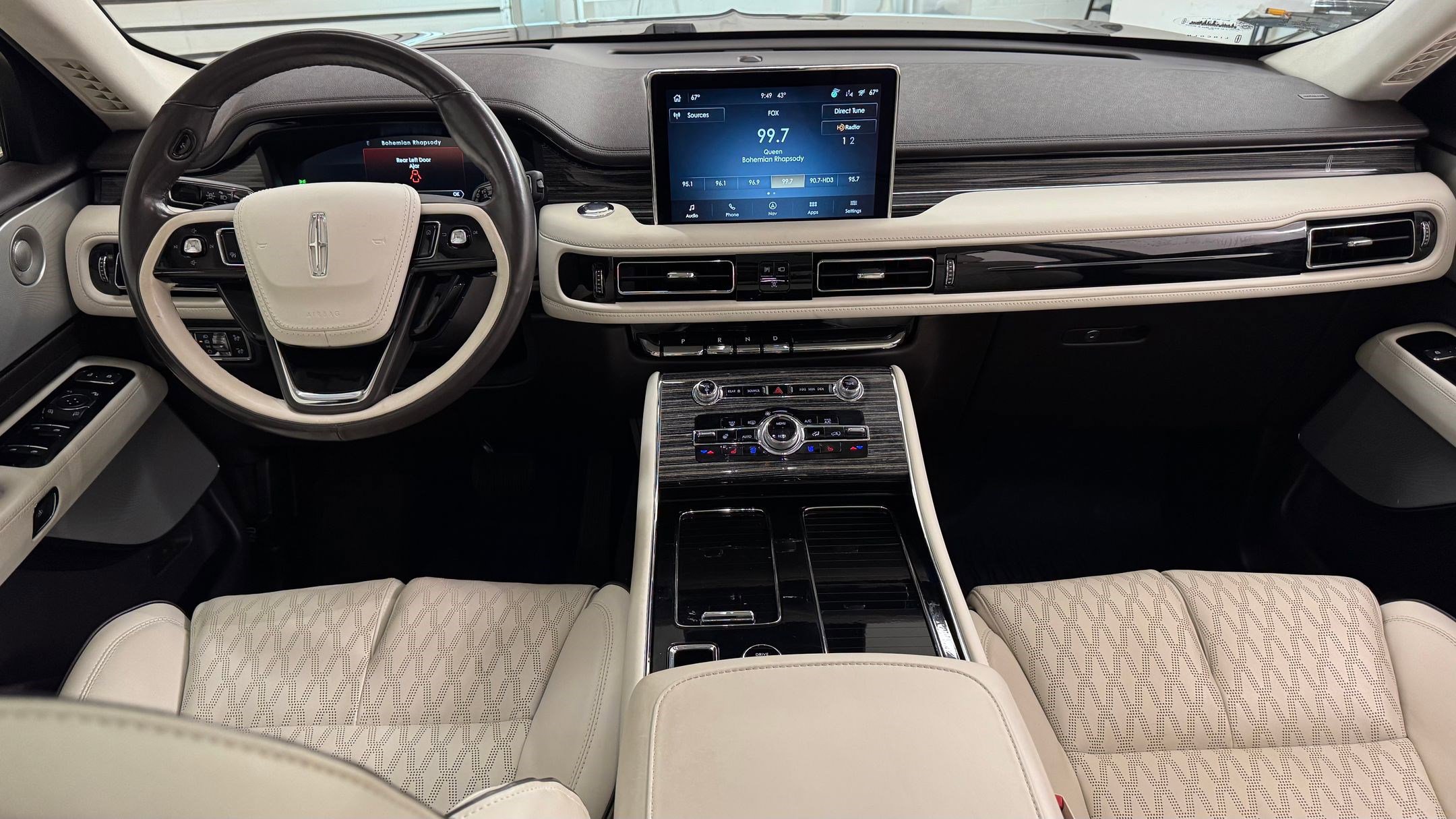 Used 2023 Lincoln Aviator Black Label w/ Dynamic Handling Package image 17