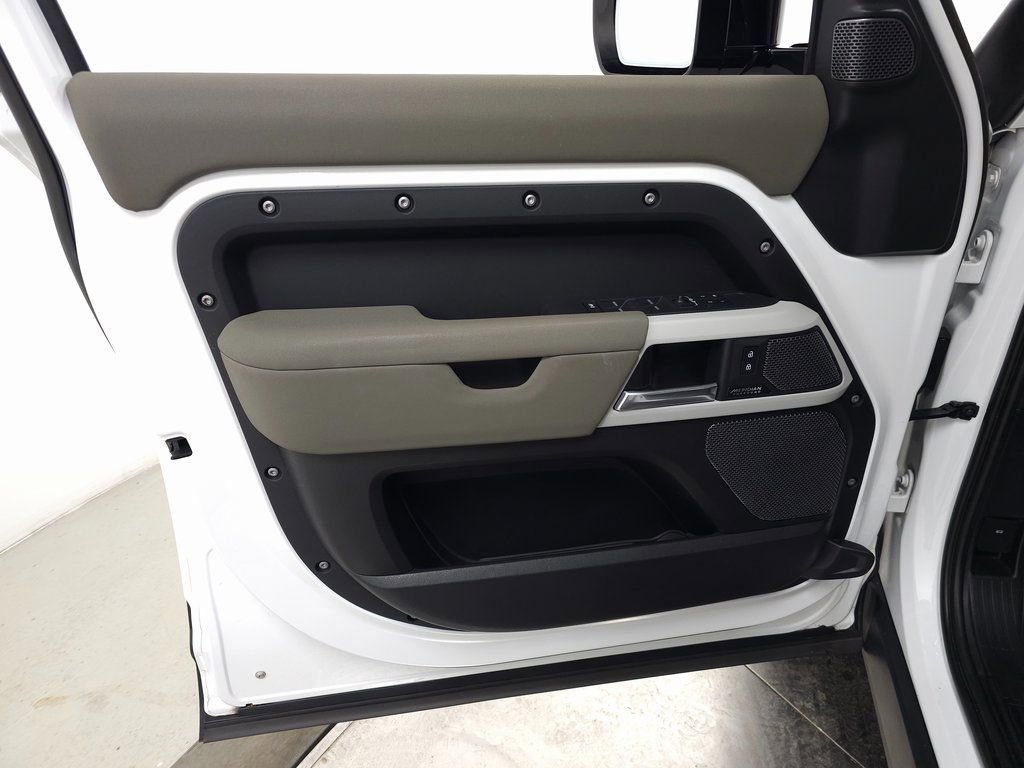 Certified 2023 Land Rover Defender 110 SE AWD/4WD image 16