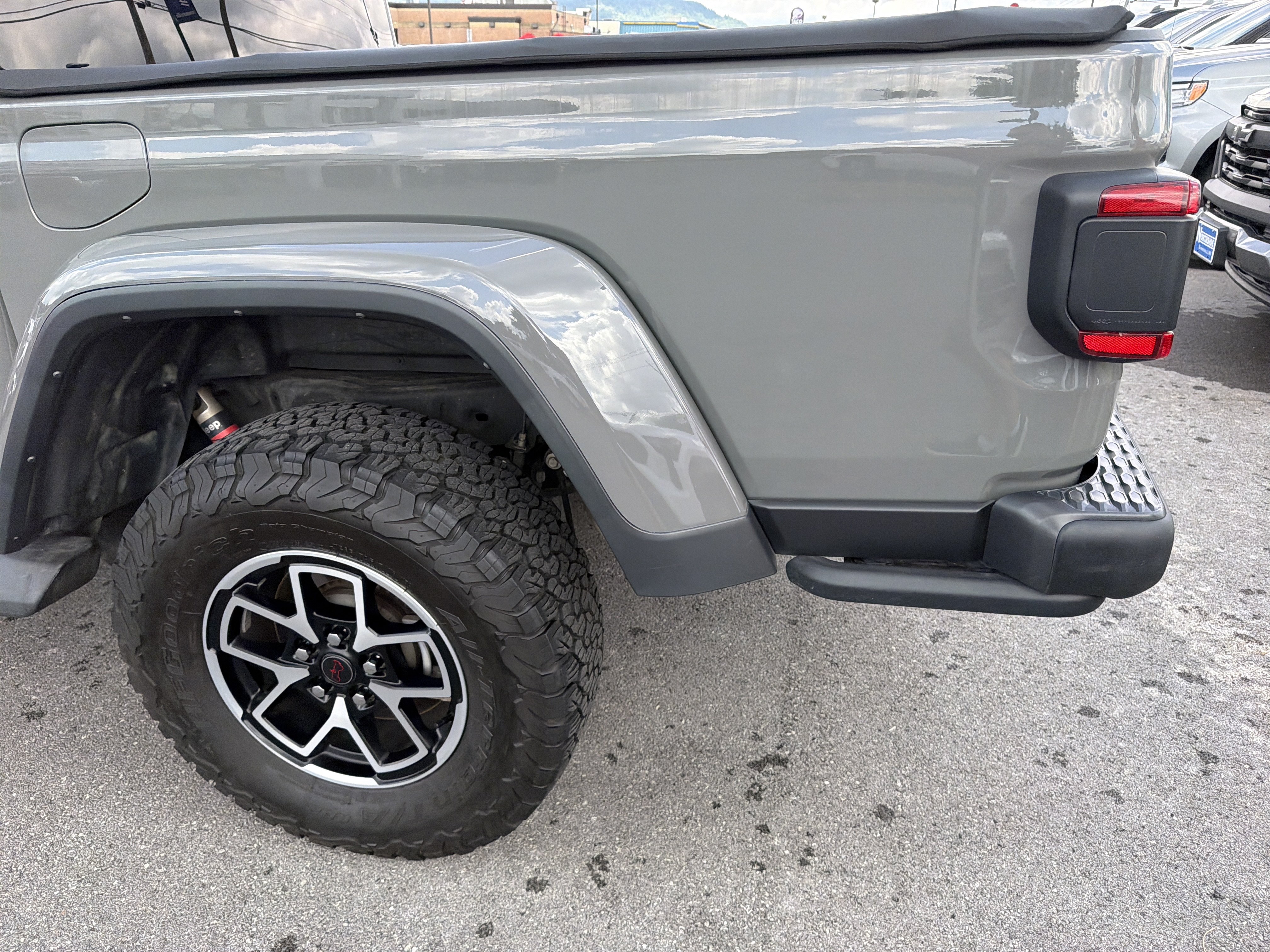 Used 2022 Jeep Gladiator Rubicon w/ LED Lighting Group AWD/4WD image 11