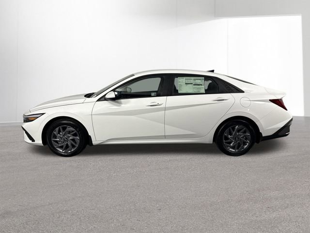 Used 2025 Hyundai Elantra Hybrid FWD image 14