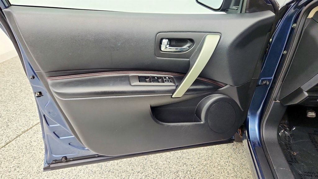 Used 2013 Nissan Rogue SL AWD/4WD image 11