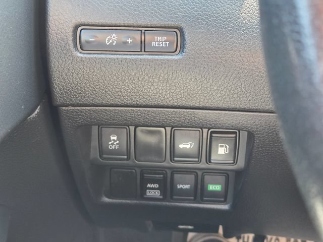 Used 2018 Nissan Rogue SV AWD/4WD image 24