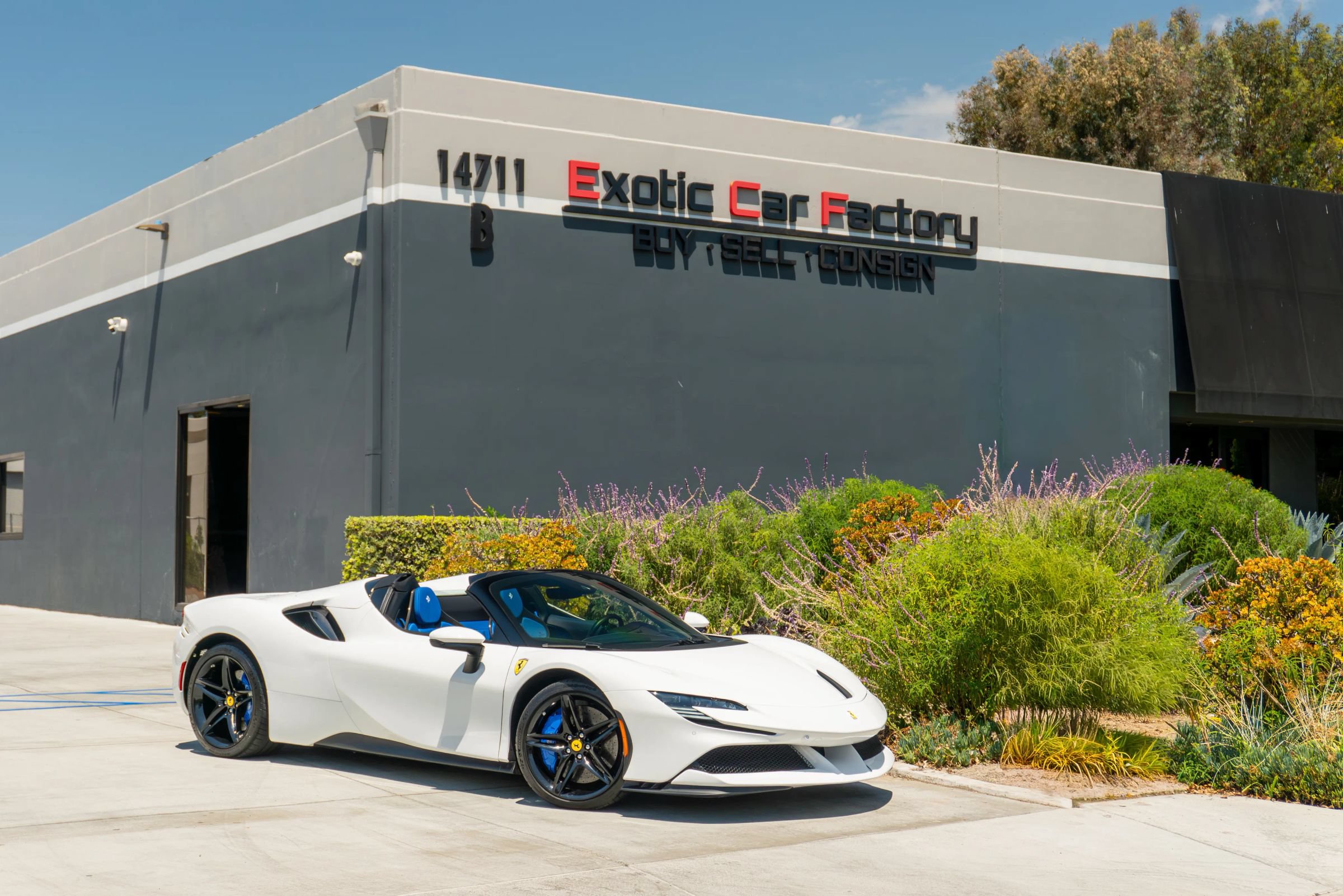 Used 2025 Ferrari SF90 Spider AWD/4WD image 1