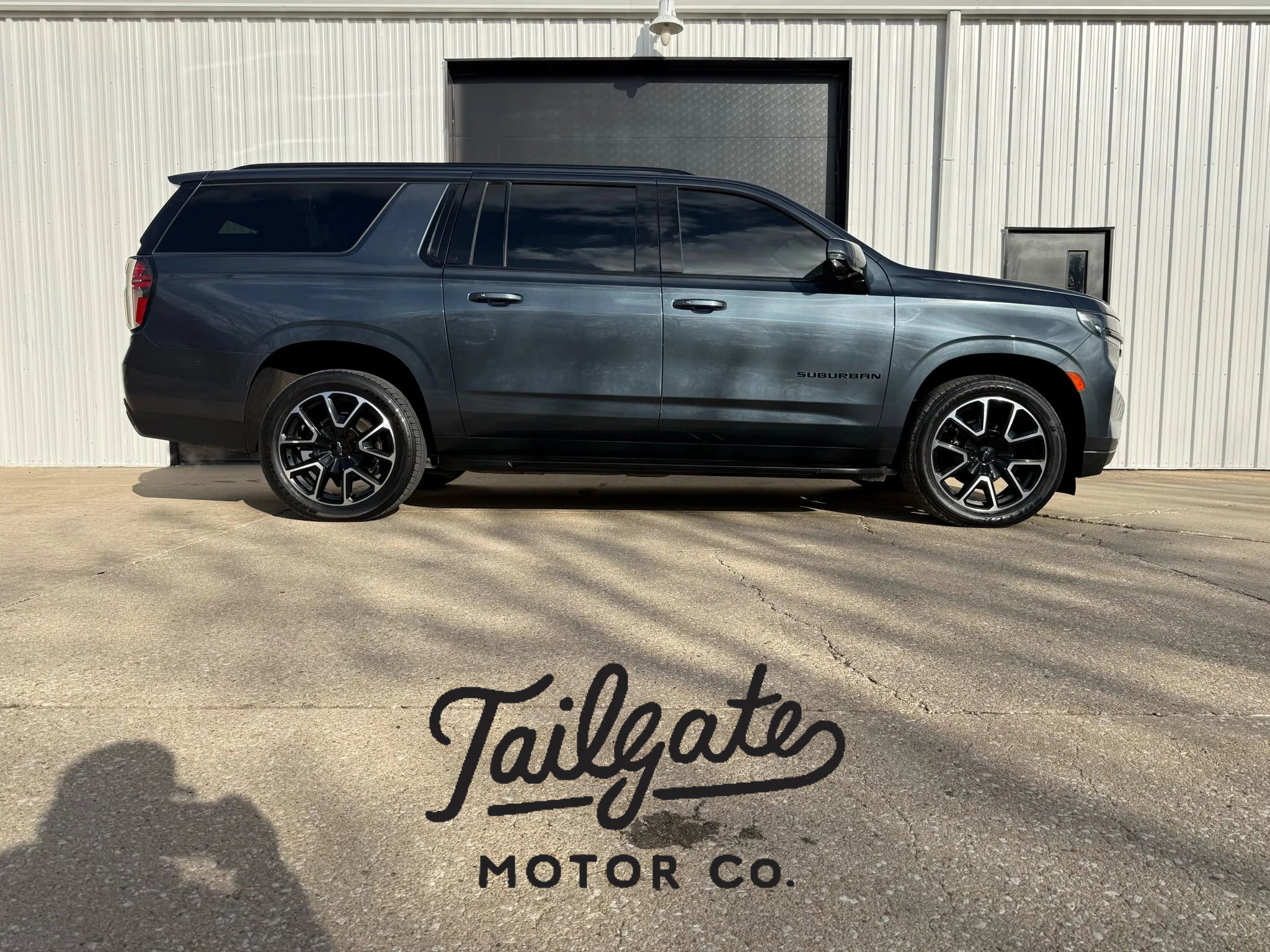 Used 2021 Chevrolet Suburban RST w/ Luxury Package image 1