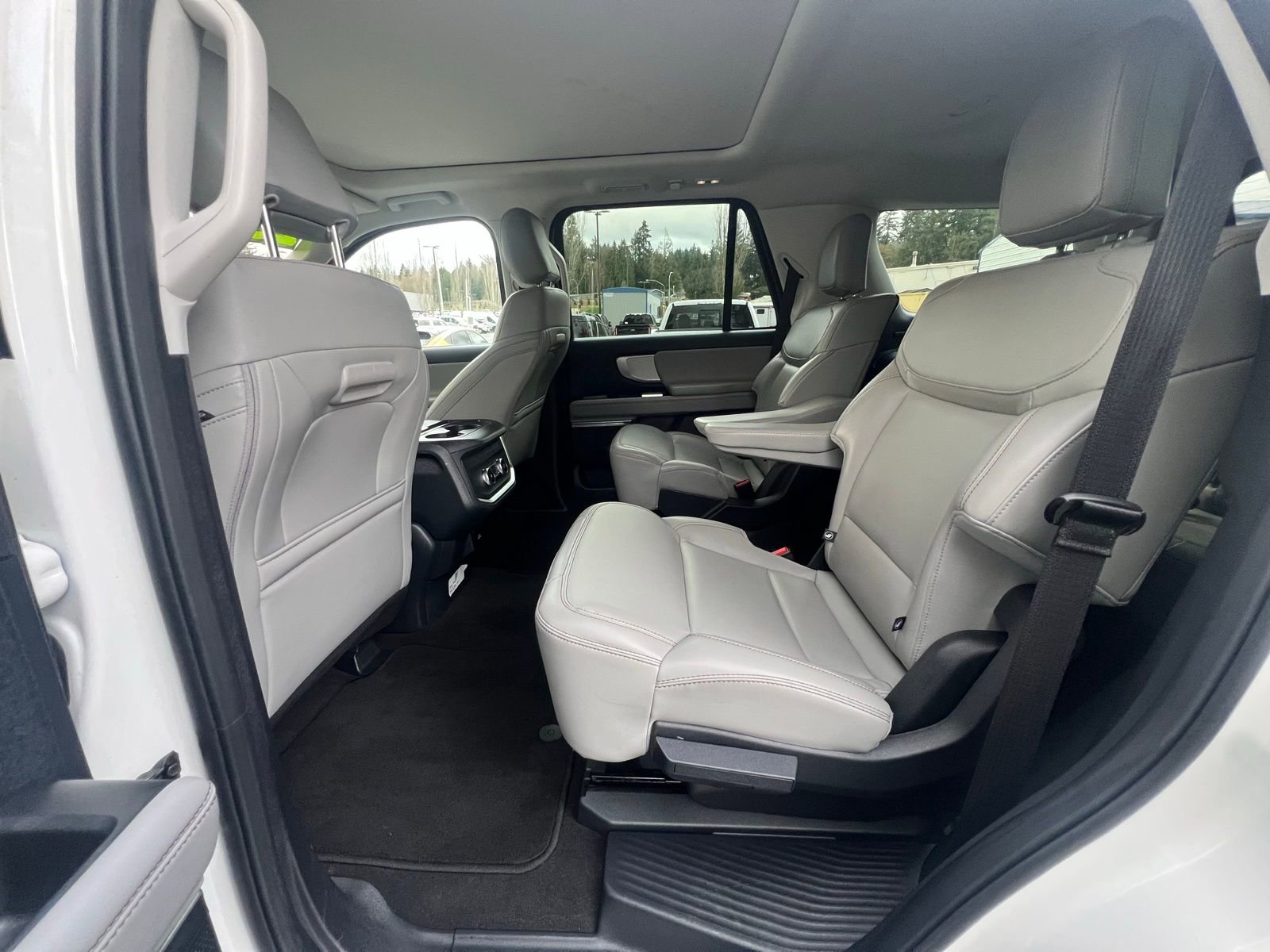Used 2025 Ford Expedition Active image 21