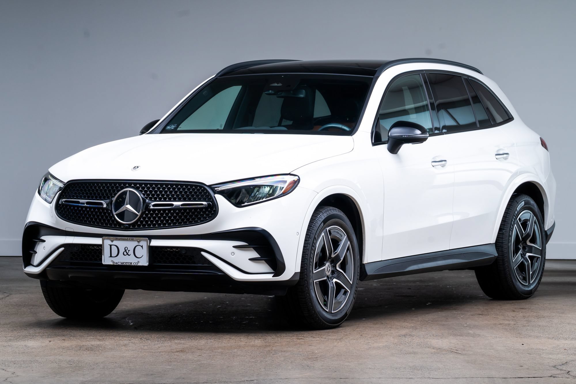 Used 2023 Mercedes-Benz GLC 300 4MATIC w/ AMG Line image 3