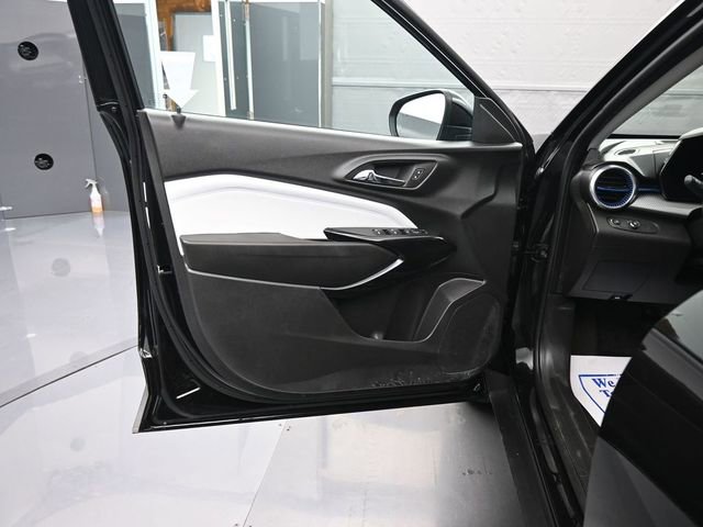 Used 2025 Chevrolet Trax LT w/ LT Convenience Package image 10