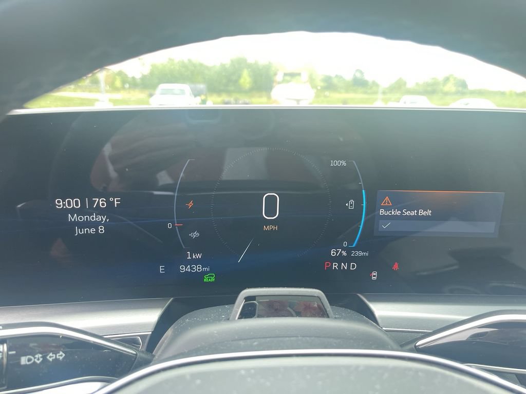Certified 2025 Cadillac Lyriq Luxury AWD/4WD image 23