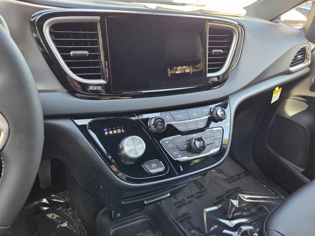 New 2026 Chrysler Voyager LX FWD image 21