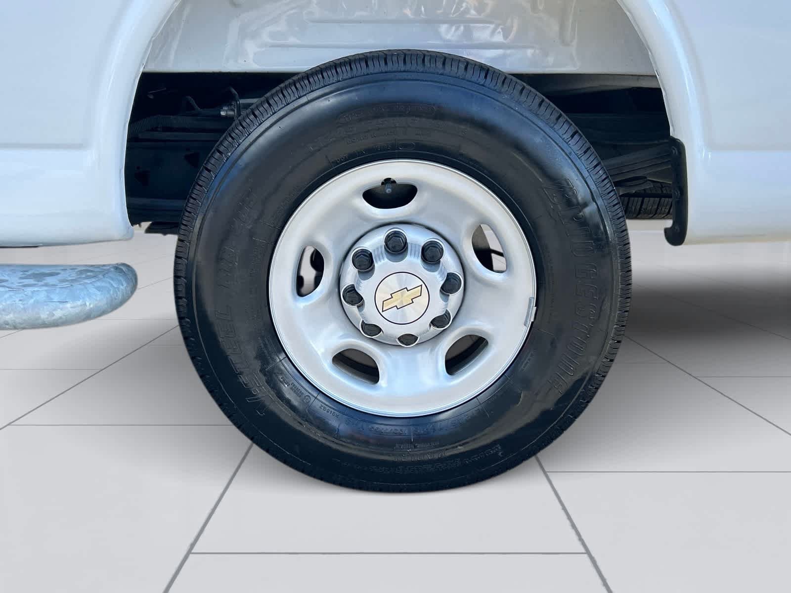 Used 2025 Chevrolet Express 2500 w/ Driver Convenience Package RWD image 10