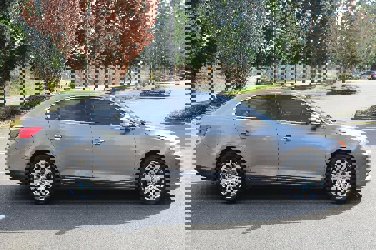 Used 2010 Buick LaCrosse CXL w/ Luxury Package FWD image 6