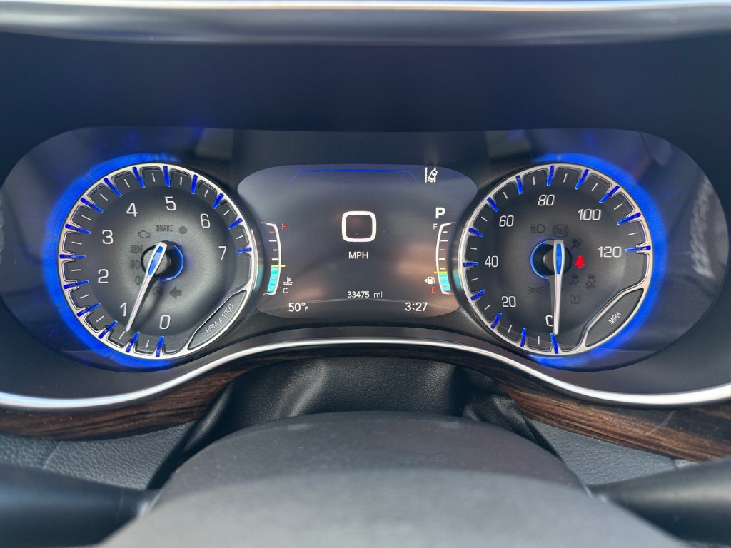 Used 2023 Chrysler Pacifica Limited w/ Uconnect Theater Family Group FWD image 19