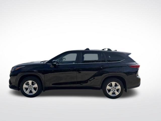 Used 2023 Toyota Highlander LE AWD/4WD image 6