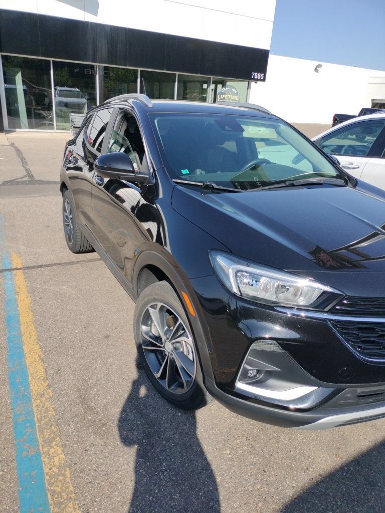 Used 2023 Buick Encore GX Select w/ Safety Package II AWD/4WD image 3