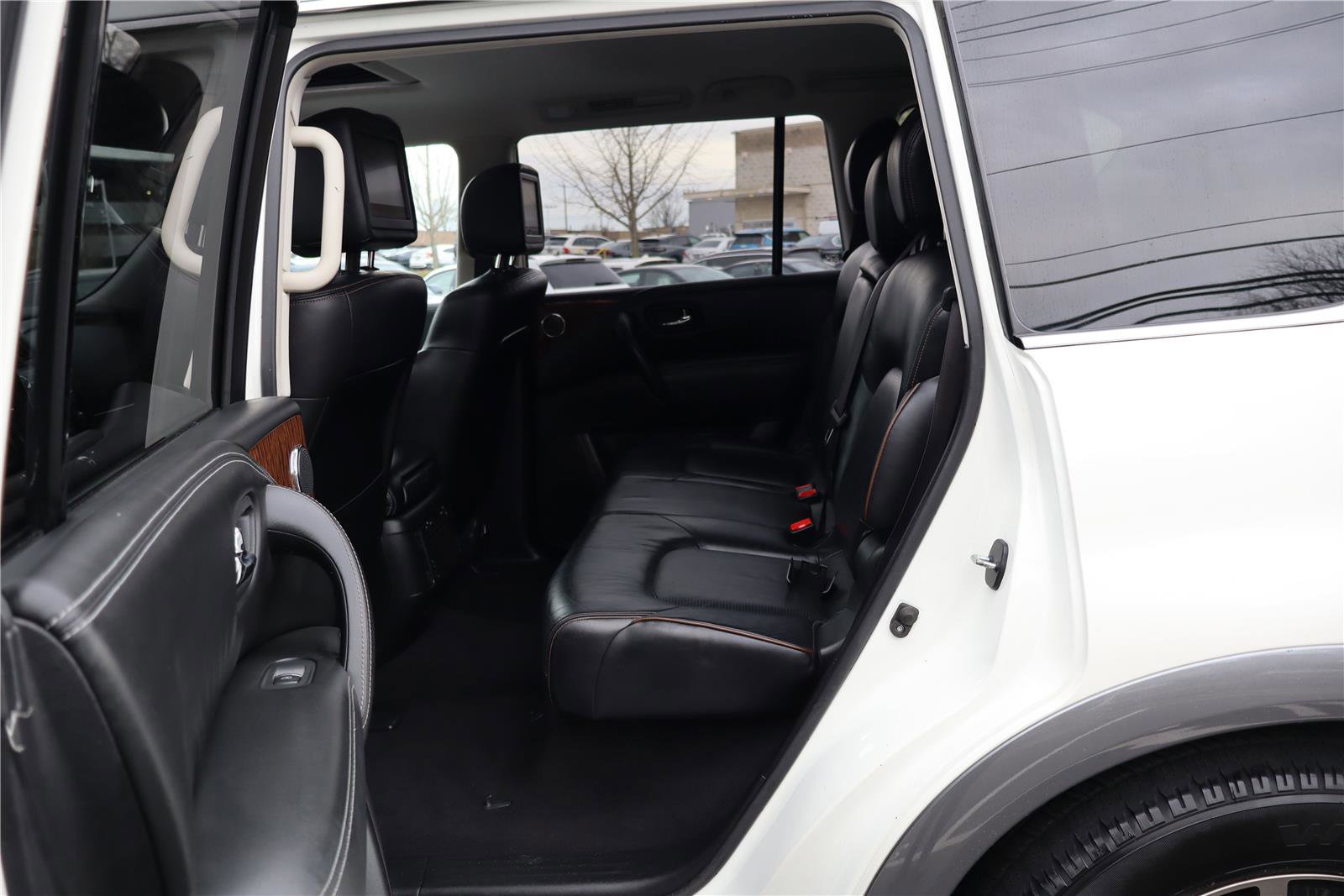 Used 2018 Nissan Armada Platinum w/ Interior Lighting Package image 26