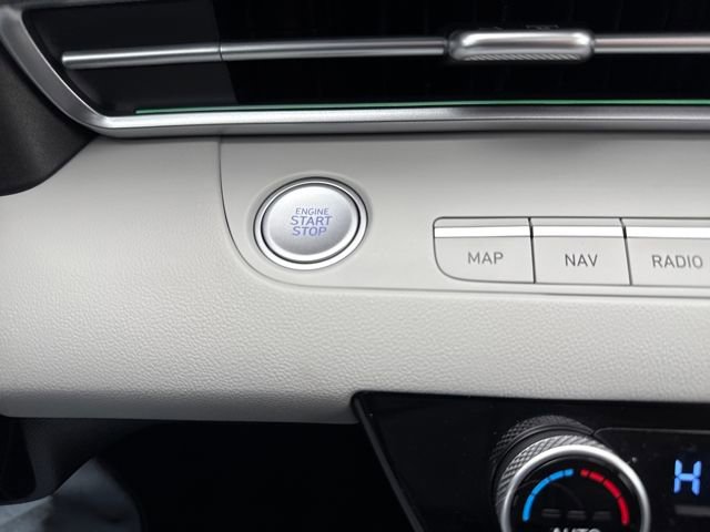 Certified 2025 Hyundai Elantra Limited image 12