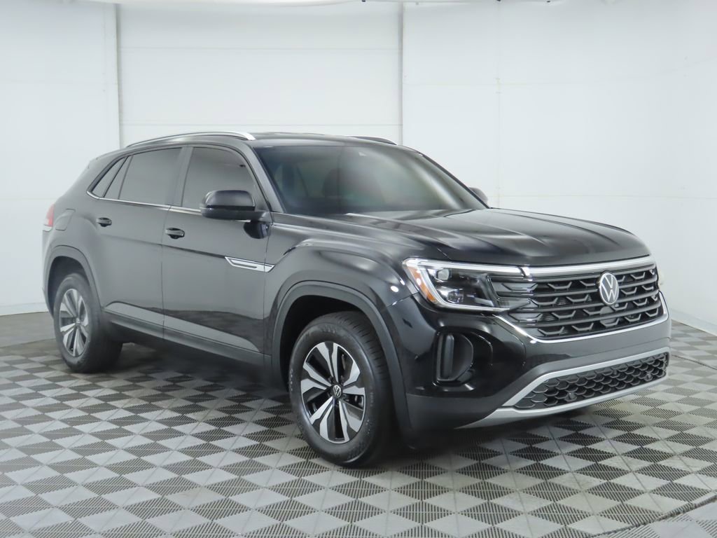 Used 2025 Volkswagen Atlas Cross Sport SE image 3