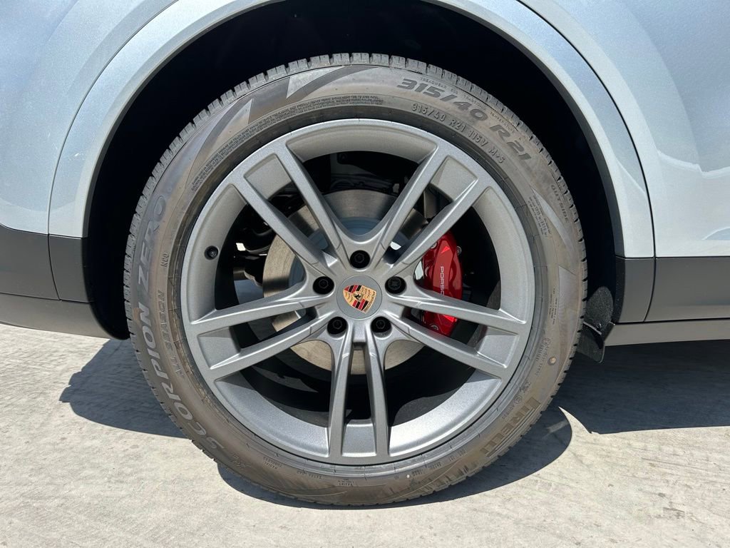 Used 2025 Porsche Cayenne S image 40