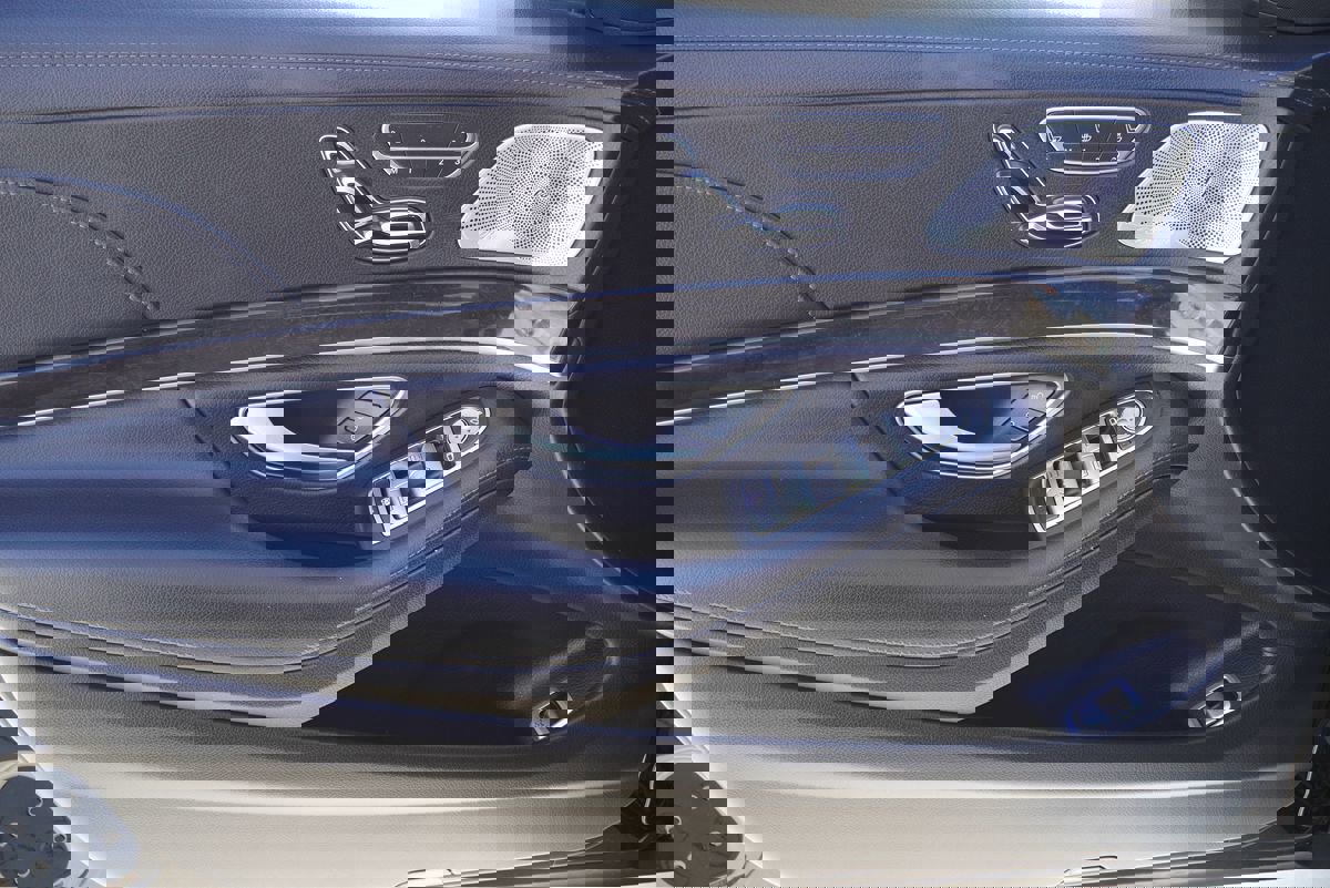 Used 2019 Mercedes-Benz S 450 Sedan w/ Premium Package image 25