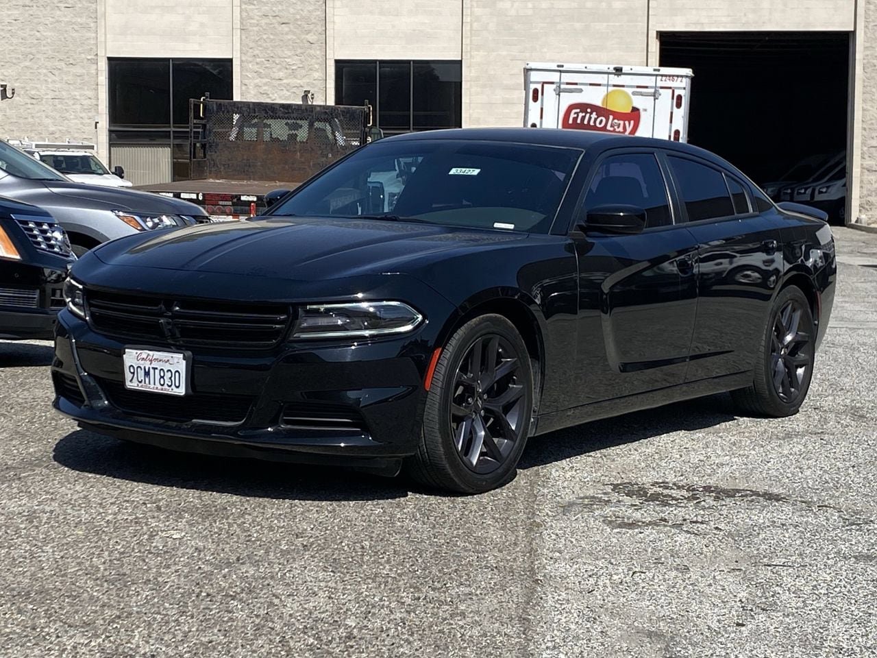 Used 2020 Dodge Charger SXT w/ Blacktop Package RWD image 2