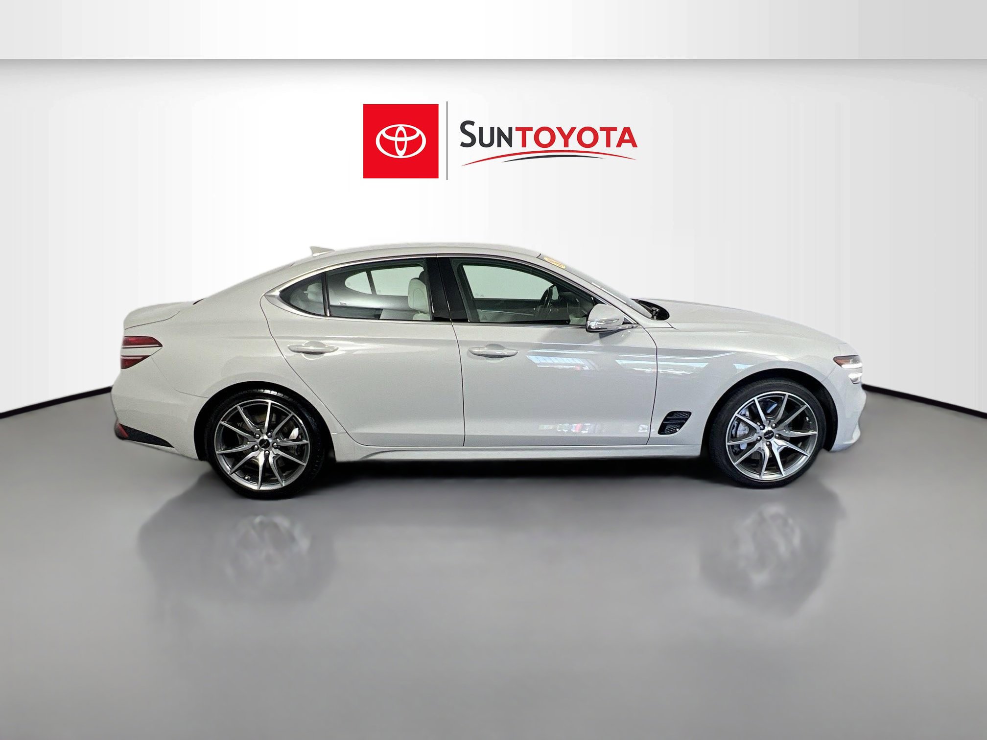 Used 2024 Genesis G70 2.5T AWD/4WD image 2
