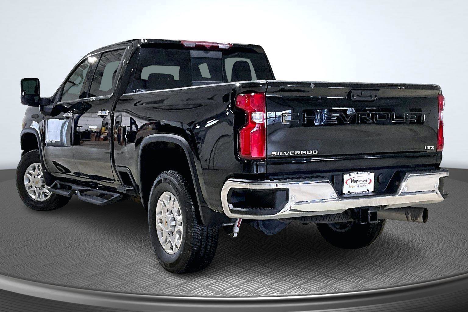 Used 2024 Chevrolet Silverado 2500 LTZ w/ LTZ Convenience Package image 15