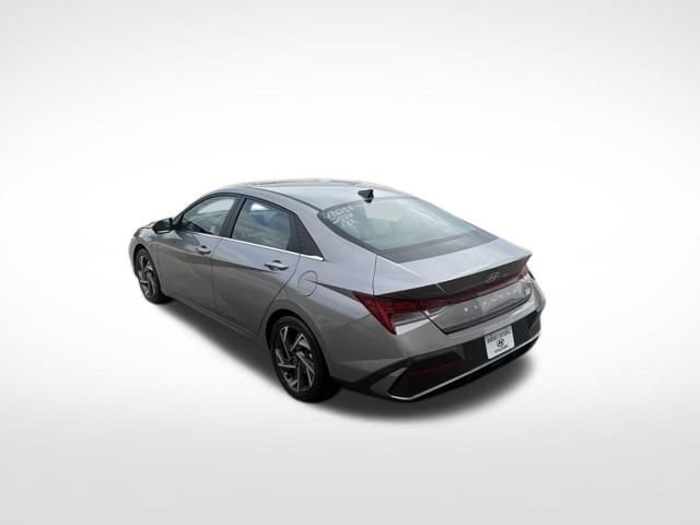 Used 2024 Hyundai Elantra Limited FWD image 5