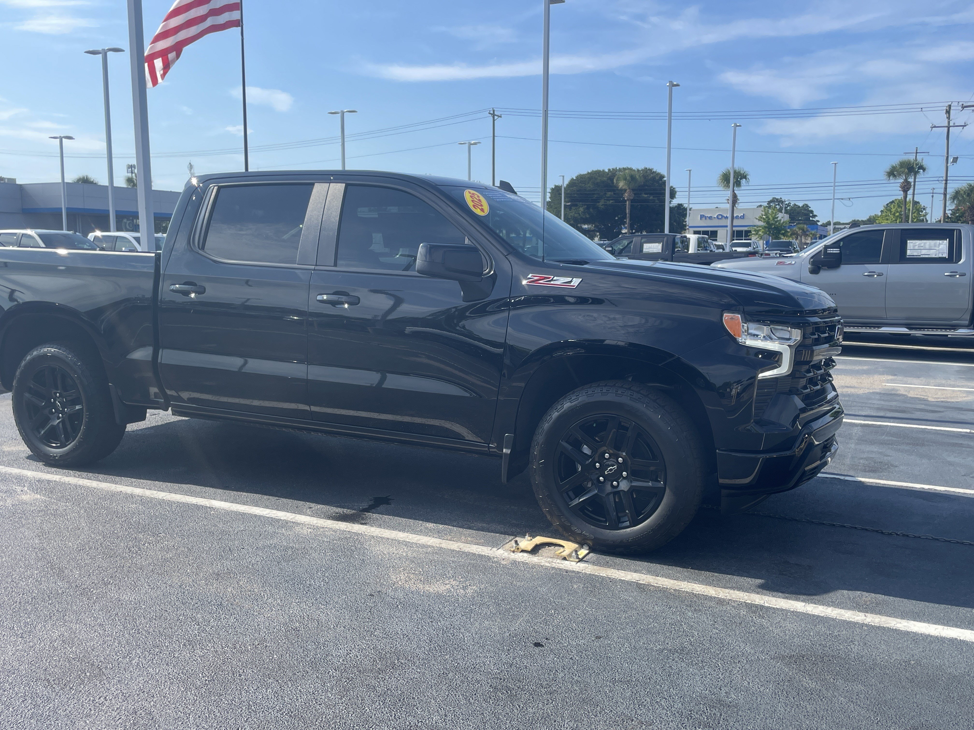 Used 2025 Chevrolet Silverado 1500 RST AWD/4WD image 2