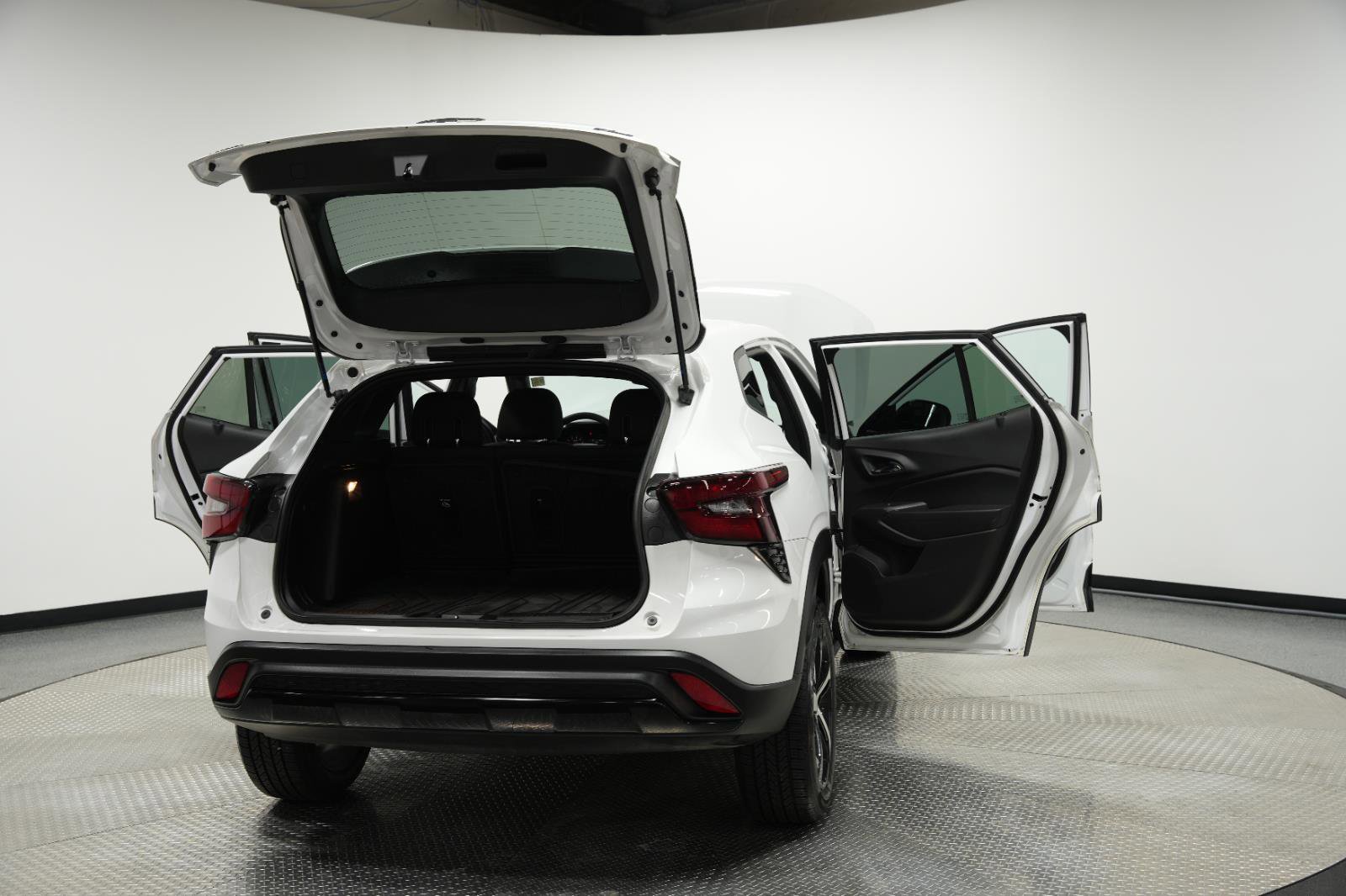 Used 2024 Chevrolet Trax RS w/ Sunroof Package FWD image 12