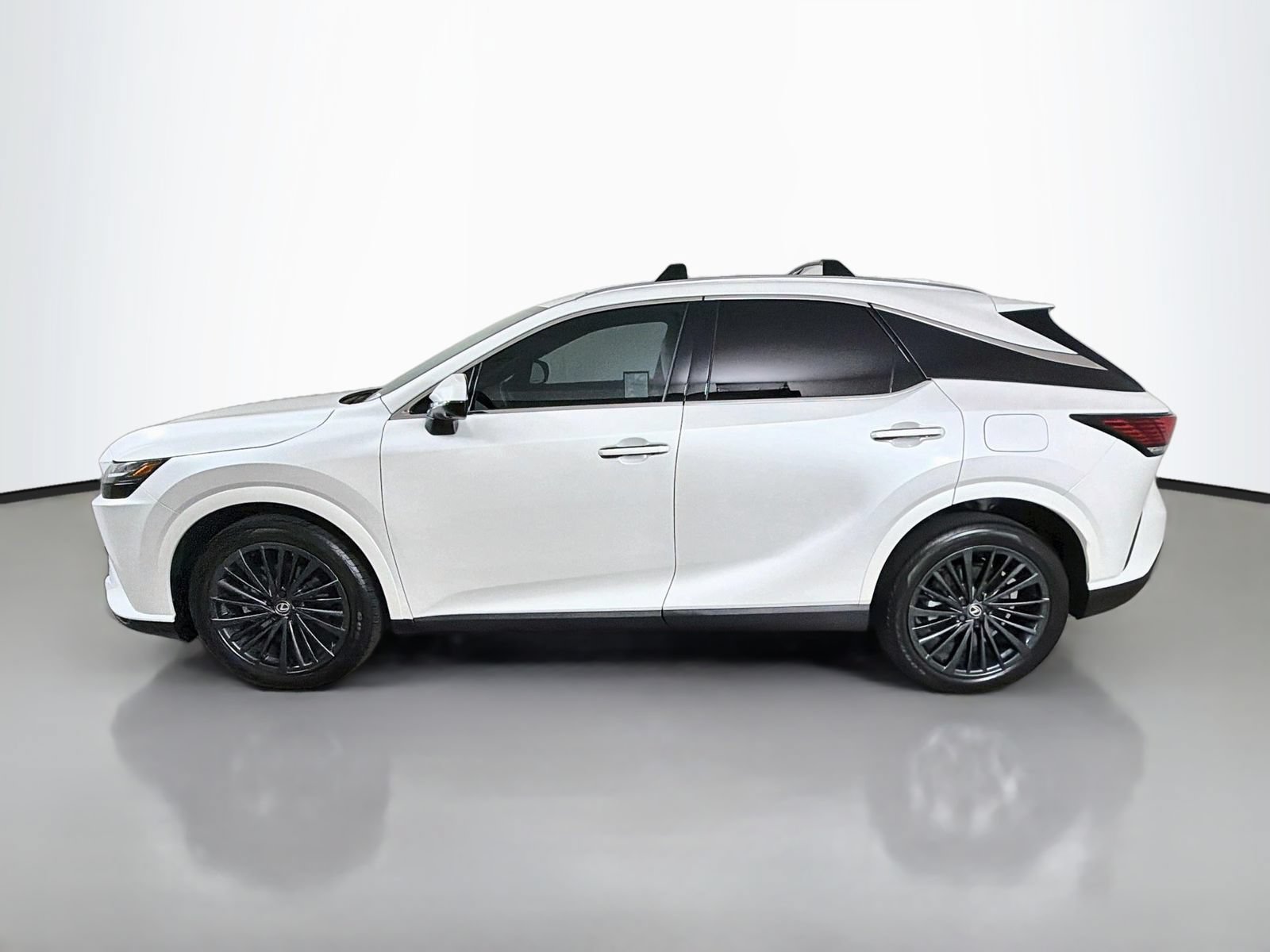Used 2025 Lexus RX 350h w/ Convenience Package AWD/4WD image 2