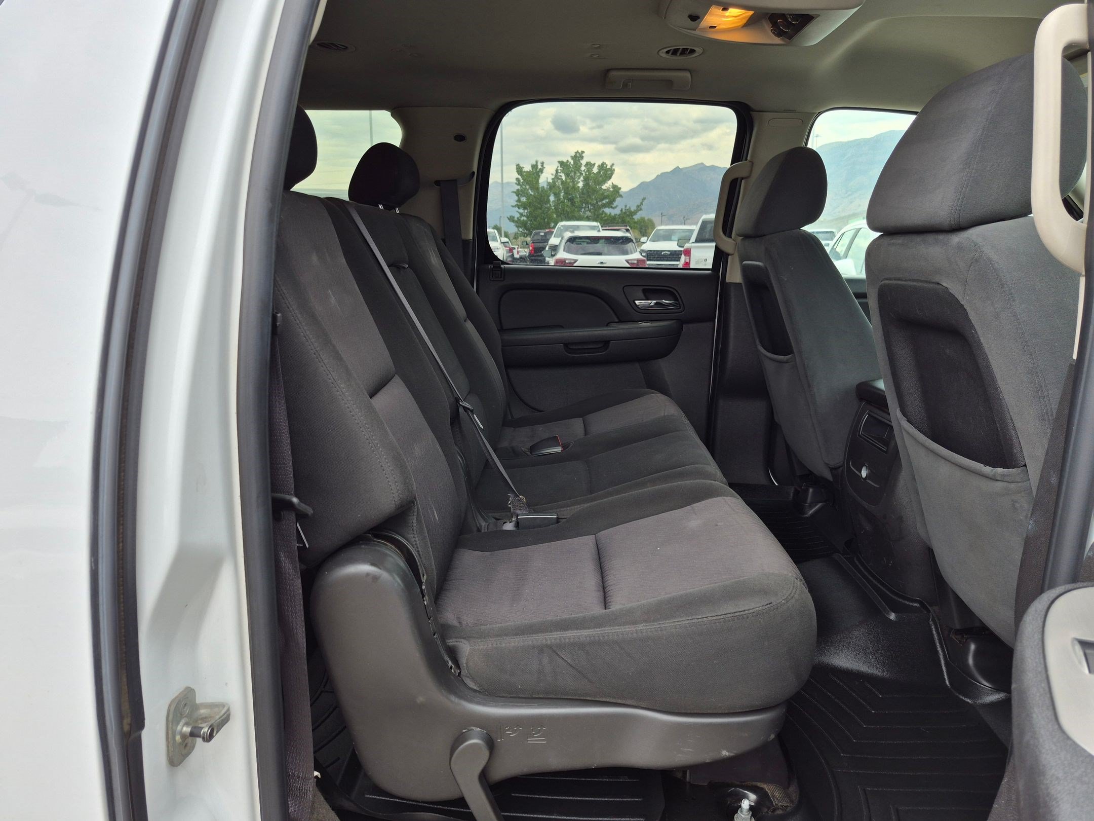 Used 2009 Chevrolet Suburban 2500 LS w/ Skid Plate Package AWD/4WD image 28