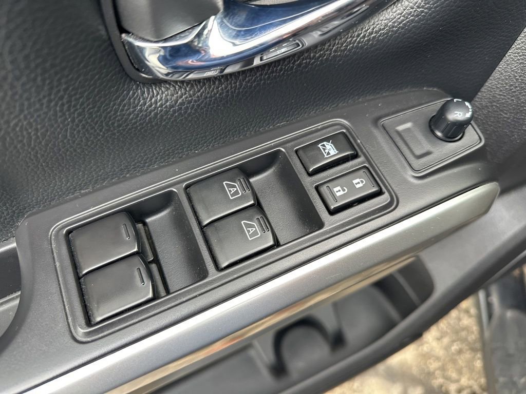 Used 2022 Nissan Titan SV w/ SV Convenience Package image 19