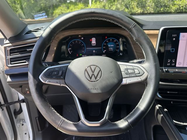 Used 2025 Volkswagen Atlas SE w/ Black Wheel Package FWD image 16