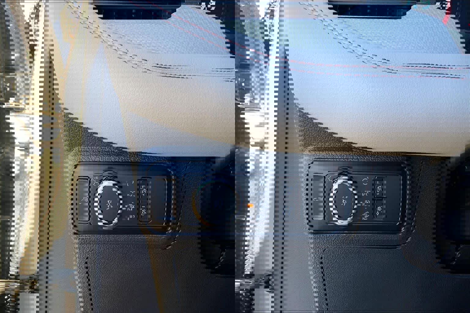 New 2026 Ford Explorer Active w/ Active Comfort Package image 20