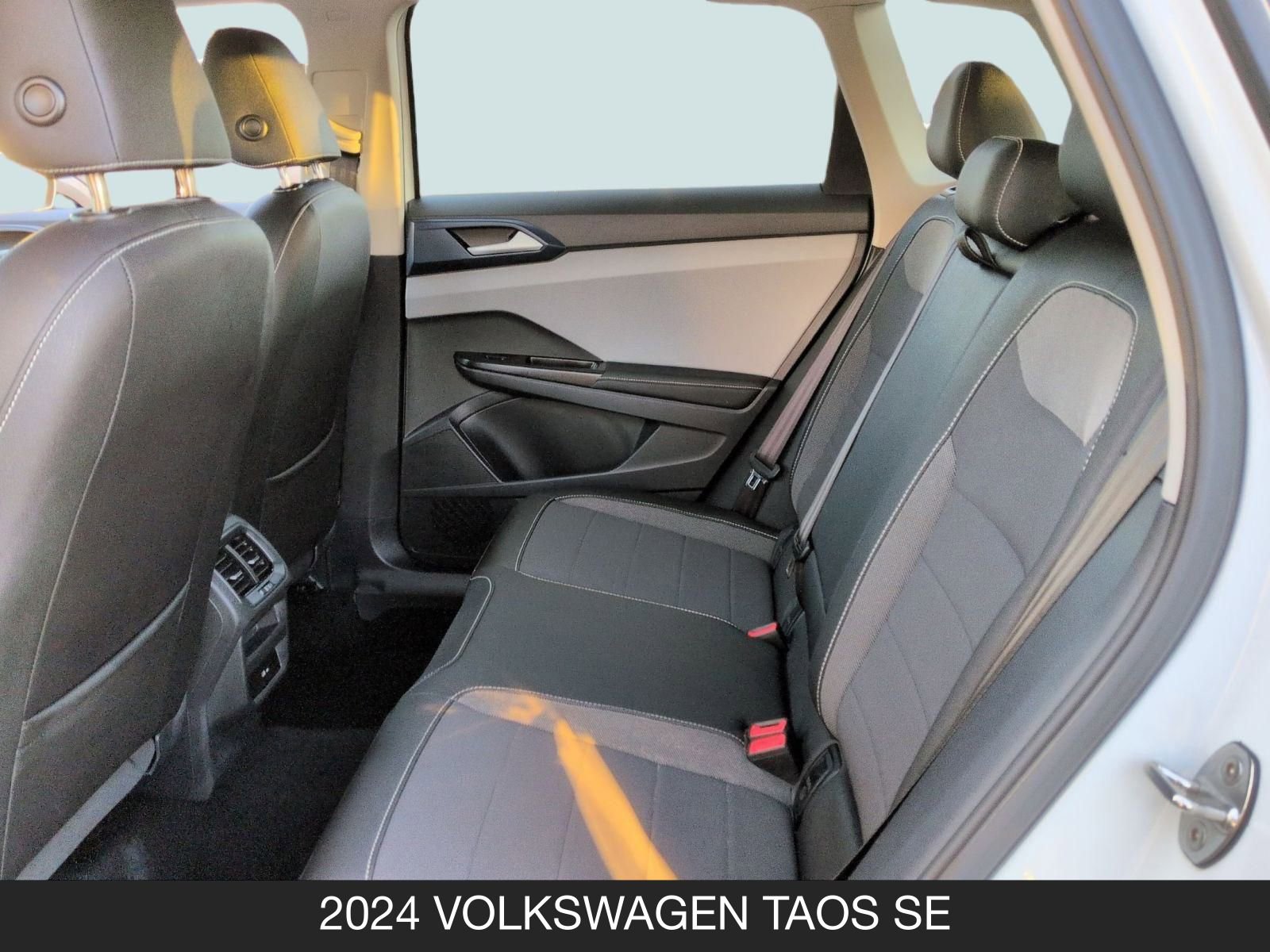 Used 2024 Volkswagen Taos SE image 16