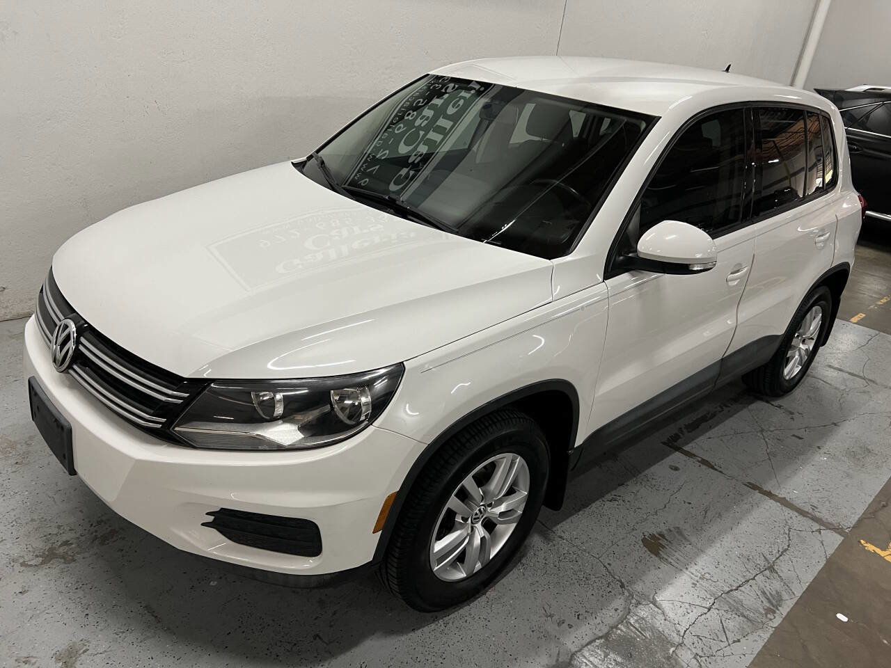 Used 2014 Volkswagen Tiguan S FWD image 3