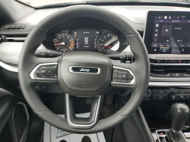 Used 2023 Jeep Compass Latitude w/ Convenience Group AWD/4WD image 18