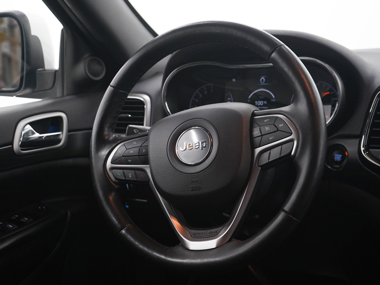 Used 2021 Jeep Grand Cherokee Laredo X AWD/4WD image 14