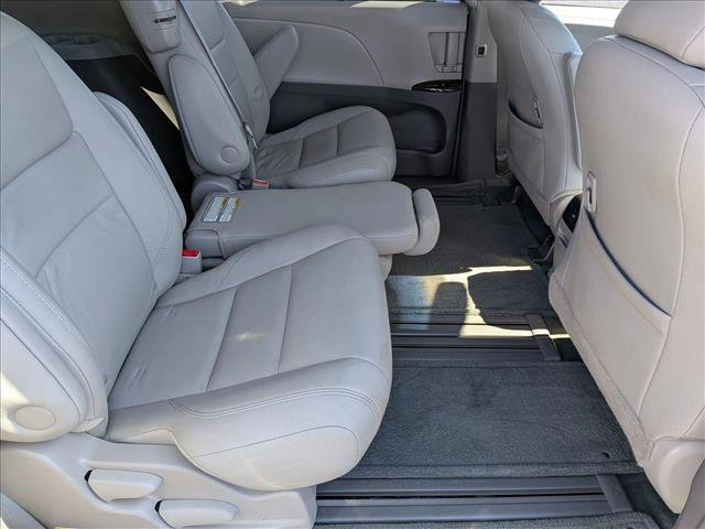 Used 2017 Toyota Sienna XLE Premium image 19