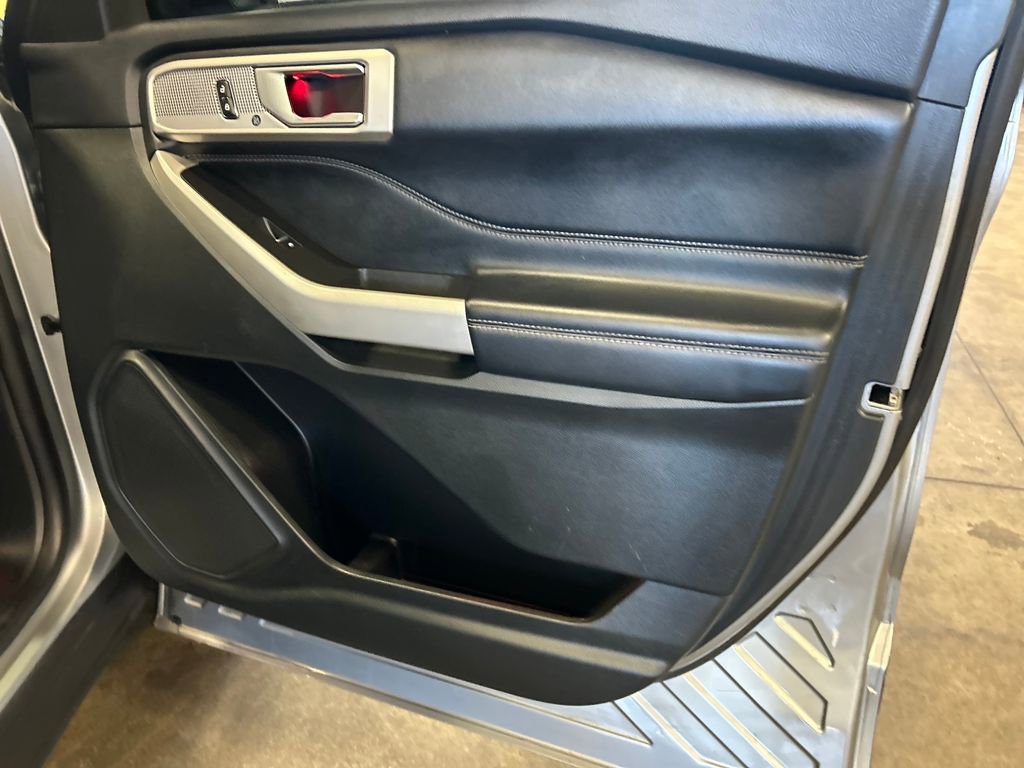 Used 2023 Ford Explorer Limited w/ Equipment Group 301A image 30